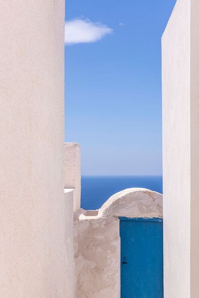 Jaynes Gallery 아티스트의 Europe-Greece-Thirasia-White building and blue door and ocean작품입니다.